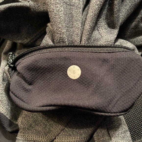 Lululemon, cropped grey legging, size 4/6 - Picture 5 of 5